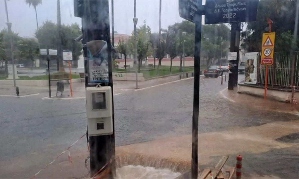 Έντονη βροχόπτωση στους Γαργαλιάνους: Σε χείμμαρους μετατράπηκαν οι δρόμοι